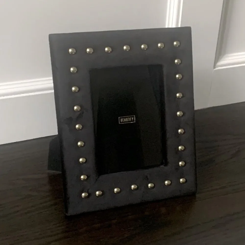 Black Velvet 4x6 Picture Frame – Art Deco Studded Hollywood Regency Display